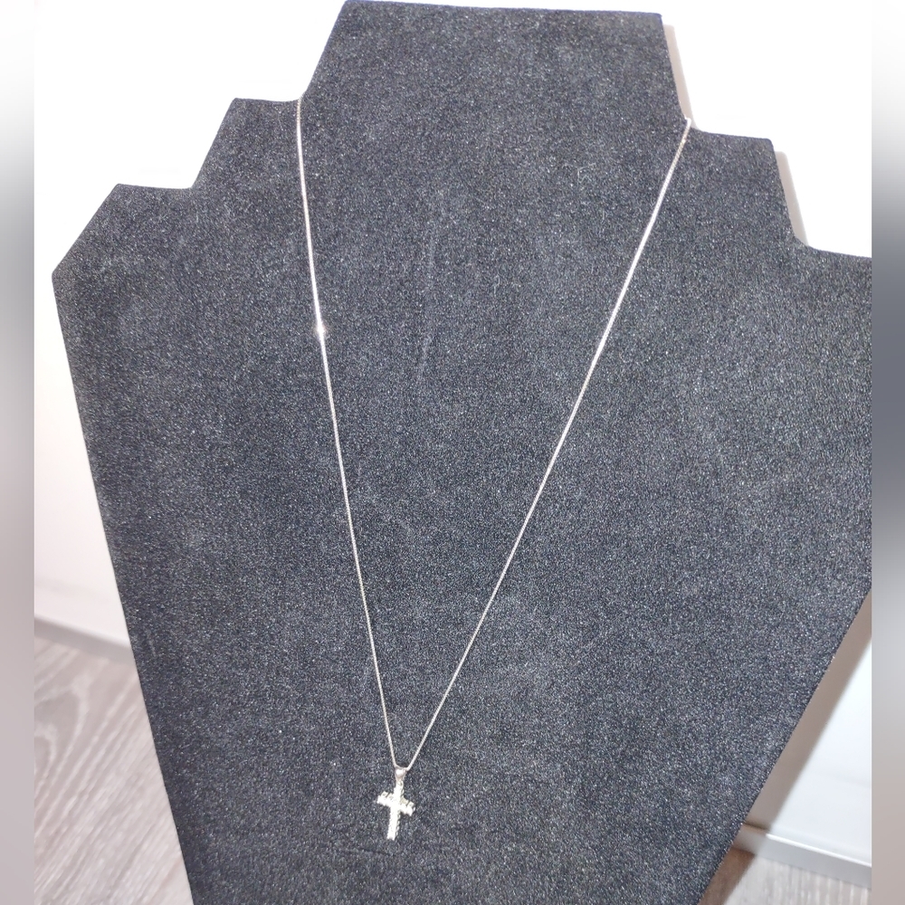 14 karat solid gold 12 diamond cross pendant with box link chain